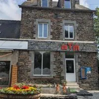 Viesnīca Auberge des Trains Mythiques Chambres d'hôtes à Gouarec au pied de la Vélodyssée pilsētā Laniscat