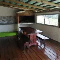 Cabaña Jacarandá, hotel sa Villa Serrana