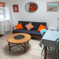The Studio is bright, airy and comfortable., хотел в Луис