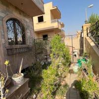 Whole floor in Villa with access to garden and BBQ, hotel poblíž Capital International Airport - CCE, Badr