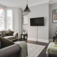 Spacious 5-Bedroom Oasis with Games Room-Liverpool