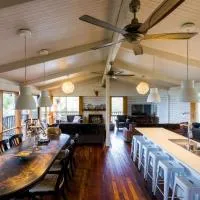 Beautiful Large Home, Big Bay Views, Open Fire, hotel u gradu Hyams Beach