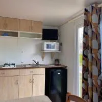 Mobil-home mitoyen 1 chambre, Hotel in Angicourt