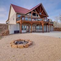 Spacious Harrison Vacation Rental with Deck and Views!, hotel poblíž Boone County Airport - HRO, Harrison