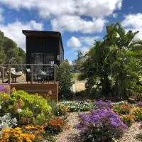 The Pink Lake Tiny House - 'Sakura', hotell i Lochiel