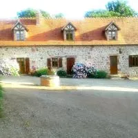 Maison de ferme restaurée avec animaux admis, proche du Cher، فندق في Le Cluzeau