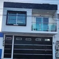 Departamento por plaza terraza oblatos, готель у місті Гвадалахара