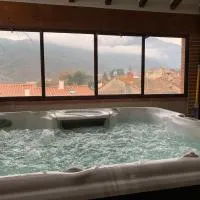 Maison de caractère avec jacuzzi entre mer et montagne à Espira de Conflent、Espira-de-Conflentのホテル