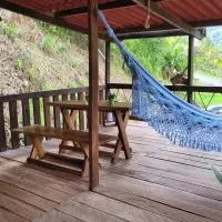 Chalé Recanto da Cachoeira II, hotel i Capela Ivapurunduva