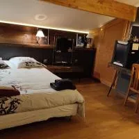 Logis Auberge de la Poirie, hotel en Tendon