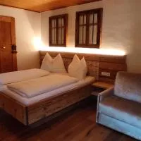 Innerraderhof Appartment 1، فندق في براتو ألا درافا