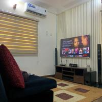 Comfortable 2BDR Apt - Superb power supply, Wi-Fi, Kitchen, Netflix, Mins to Airport, hotell i Agege