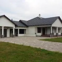 Avalon Vendégház: Levelek şehrinde bir otel