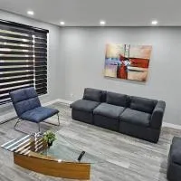 Spacious bright Apt,Parking and self check-in, ξενοδοχείο σε Longueuil