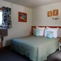 Eden's Edge Lodge، فندق في موتويكا