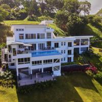 Luxury Hillside Estate at Nativa Resort, hotel in Jacó