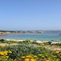 Seaside Apartment Baja Sardinia - Rent from July 25, 2026, to August 15, 2026, Hotel in Baja Sardinia