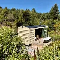 The Box Car with Outdoor Private Bath, hotel di Closeburn