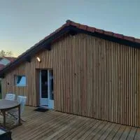 Chalet au bord du lac โรงแรมในเอดาท์