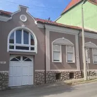 Berzsenyi Apartmanház, hotel v destinácii Kaposvár