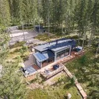Holiday home with outdoor Jacuzzi and Sauna, hotel en Uurainen