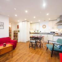 Pass The Keys Modern 2-Bed Apartment with Private Balcony, Near Dalston Junction Station - Ideal Urban Retreat!