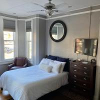 Travelers Delight APT with Amenities, King St 1 mi