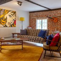 1960s Inspired City Centre Apartment for 4 with Parking