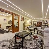 Luxurious 3-Bedroom Dokki Apartment - Ideal Location Downtown Cairo, hotel Dokki negyed környékén Kairóban