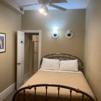 Queen Bed w private ensuite bathroom in Lakeview - 3d