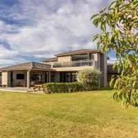 애슈버턴에 위치한 호텔 6BR Relax at Lake Hood Luxury Canal Home with Jetty