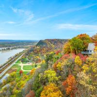 Majestic View Sleeps 10 Hot Tub, hotel berdekatan Chuathbaluk Airport - CHU, De Soto