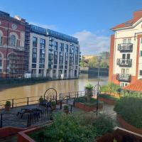 Quiet riverside apartment with views and parking- Hopewell