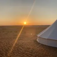 Desert Moments Glamping - full privacy, hotel din Al Mintirib
