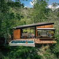 Casa Samambaia - sea view tropical paradise w' pool، فندق في بلايا فيناو