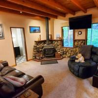 Juneau Cabin near Eaglecrest & Trails, hotel cerca de Aeropuerto de Hoonah - HNH, Juneau