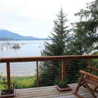 Juneau Oceanfront Home Overlooking Auke Bay, hotel poblíž Gustavus Airport - GST, Mendenhaven