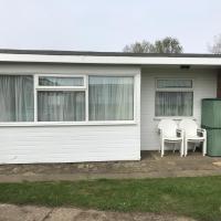 Captivating 2-Bed Chalet in Great Yarmouth