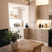 Renovated 3 Bedroom House in Lowton Pennington, free parking, hotel a Leigh