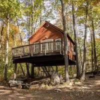 Maine Treehouse-The Spruce Suite, hotel a North Lovell
