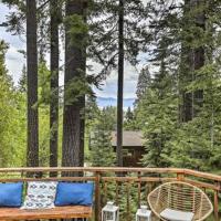 Tahoe Oasis - West Shore Chalet with View & Hot Tub! home, hôtel à Homewood