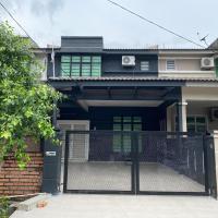 Kuza Homes Batu Berendam, hotel near Melaka International Airport - MKZ, Malacca