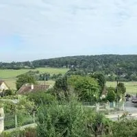 Belle maison du 18e siècle、Bazemontのホテル