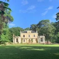 Le Château de John Miles au bord de l’eau, hotel em Sucé
