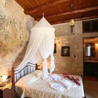 Luxurious stone cave with pool and sea view, hotel en Kissamos