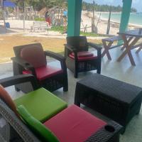 CASA DE PLAYA ROCKY CAY BAY, kh&aacute;ch sạn ở Cueva de Morgan