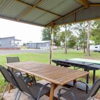 Coonamble Riverside Caravan Park, готель біля аеропорту Coonamble Airport - CNB, у місті Coonamble