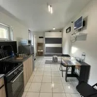 Studio avec jardin clos, khách sạn ở Verton