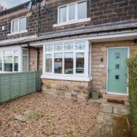 Stylish and cosy cottage in the heart of Yorkshire, hotel near Leeds Bradford International Airport - LBA, Leeds