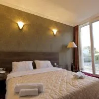 Orange Hotel、ゴニオのホテル